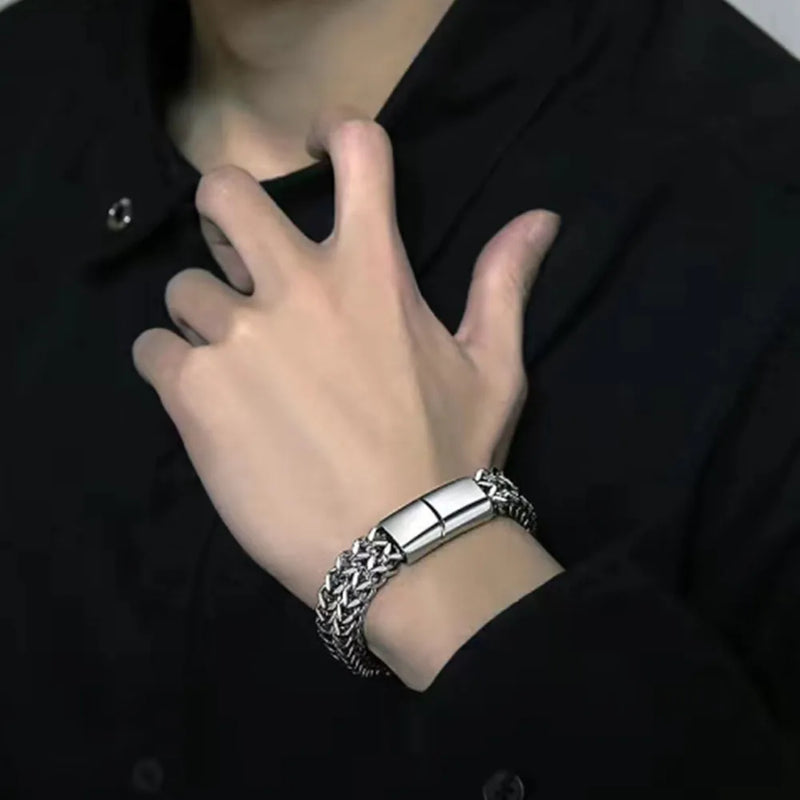 Pulseira Masculina em Aço Inoxidável Trançado Duplo – Fecho Magnético de Liga Metálica e Design Escama de Peixe Premium