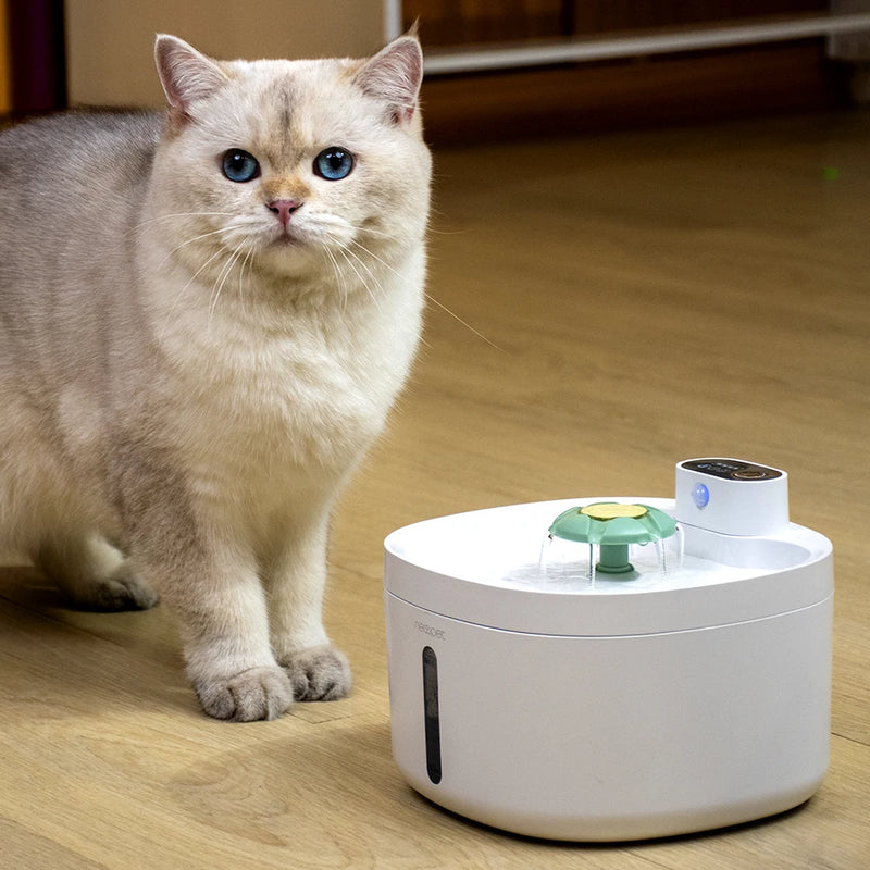 Bebedouro Automático Sem Fio para Gatos e Cães NewPet 2.6L – Fonte de Água com Sensor e Bateria Recarregável